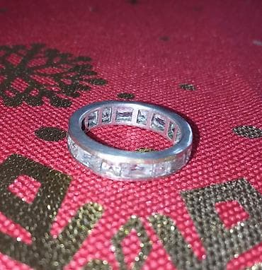 Starinski prsten sa kamenčićima, ima utisnuto 925 na lalafo.rs — 4 Starinski prsten sa kamenčićima, ima utisnuto 925 — 4