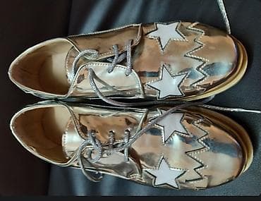 Moderne cipele sa platformom u upečatljivoj srebrnoj boji, sa na lalafo.rs — 1 Moderne cipele sa platformom u upečatljivoj srebrnoj boji, sa — 1