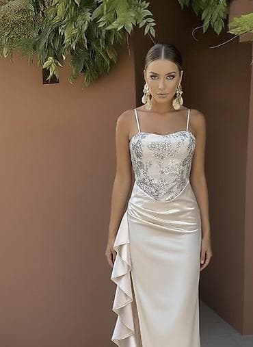 🔥Elegantna svečana haljina na bretele
3500 din na lalafo.rs — 1 🔥Elegantna svečana haljina na bretele
3500 din — 1