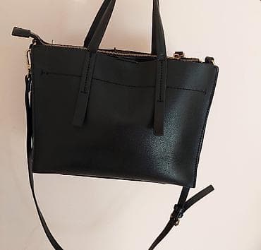 Zara crna torba
Dimenzije: 32×22cm na lalafo.rs Zara crna torba
Dimenzije: 32×22cm