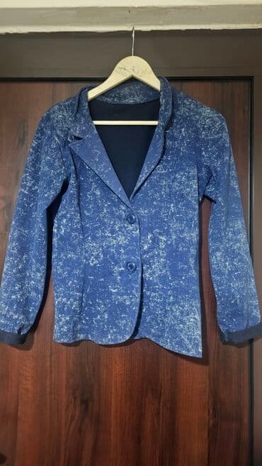 Ženski sako – tamnoplavi sa belim “mramornim” šarama - Krojen na lalafo.rs Ženski sako – tamnoplavi sa belim “mramornim” šarama - Krojen