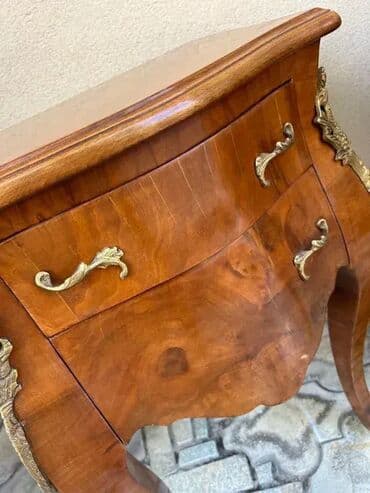 Antique Dressers: Stilske trbušaste komode u paru - ODLIČNO OČUVANE 🌟✨ Komode u dobrom at lalafo.rs — 4 Antique Dressers: Stilske trbušaste komode u paru - ODLIČNO OČUVANE 🌟✨ Komode u dobrom — 4