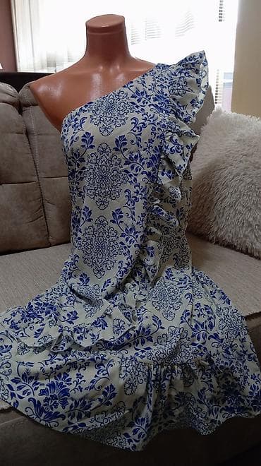 Nova haljina.
ima i svoj kais na lalafo.rs — 1 Nova haljina.
ima i svoj kais — 1