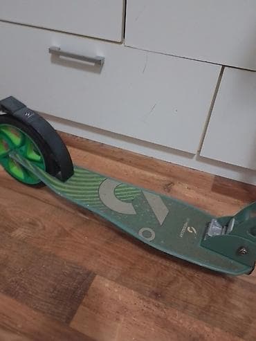 Trotinet je potouno ispravan, u odlicnom stanju je sa sitnim tragovima at lalafo.rs — 3 Trotinet je potouno ispravan, u odlicnom stanju je sa sitnim tragovima — 3