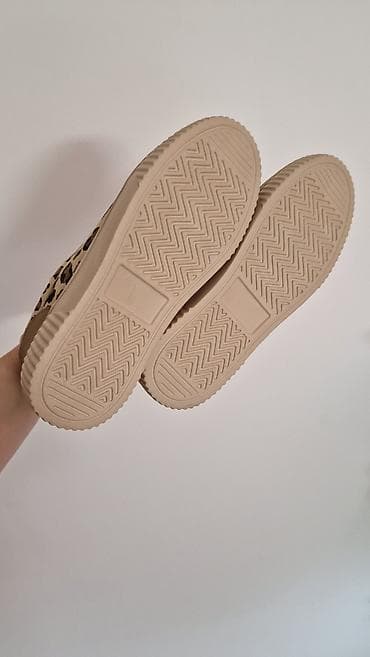 Nove vel.39, gaziste 24.5 cm
lagane na lalafo.rs — 3 Nove vel.39, gaziste 24.5 cm
lagane — 3