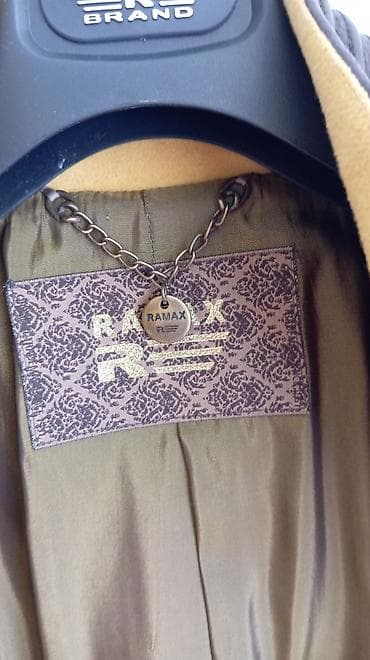 Ženski kaput RAMAX, elegantnog kroja u senf žutoj boji sa tamno-braon na lalafo.rs — 4 Ženski kaput RAMAX, elegantnog kroja u senf žutoj boji sa tamno-braon — 4