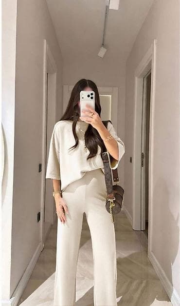 Damski komplet – bluza sa 3/4 rukavima + široke pantalone - Model na lalafo.rs Damski komplet – bluza sa 3/4 rukavima + široke pantalone - Model