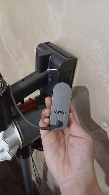 Dyson bežični štapni usisivač (serija V6/V7 tip dizajna) - Kompaktan na lalafo.rs — 5 Dyson bežični štapni usisivač (serija V6/V7 tip dizajna) - Kompaktan — 5