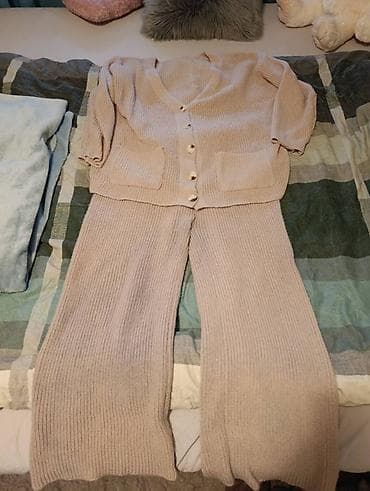 Dvod elni pleteni komplet u bež/peščanoj nijansi. - Gornji deo na lalafo.rs Dvod elni pleteni komplet u bež/peščanoj nijansi. - Gornji deo