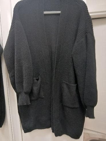 Crni pleteni kardigan bez kopčanja - Dugačak model, komfornog kroja - na lalafo.rs Crni pleteni kardigan bez kopčanja - Dugačak model, komfornog kroja -