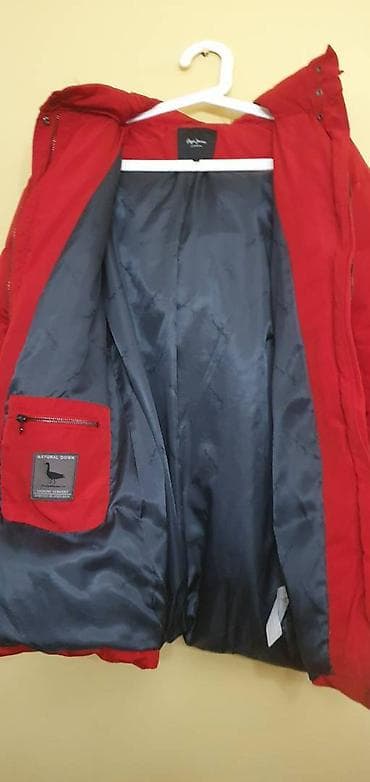 Prodajem Pepe Jeans crvenu perjanu žensku jaknu u odličnom stanju. Kao na lalafo.rs — 2 Prodajem Pepe Jeans crvenu perjanu žensku jaknu u odličnom stanju. Kao — 2