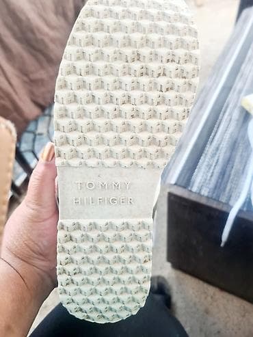 Patike Tommy Hilfiger u beloj boji sa zlatnim detaljima, dizajnirane na lalafo.rs — 9 Patike Tommy Hilfiger u beloj boji sa zlatnim detaljima, dizajnirane — 9