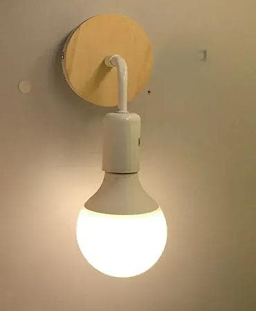 Zidna lampa sa maksimalnom jačinom od 60W i grlom tipa E27. Radi na na lalafo.rs — 1 Zidna lampa sa maksimalnom jačinom od 60W i grlom tipa E27. Radi na — 1