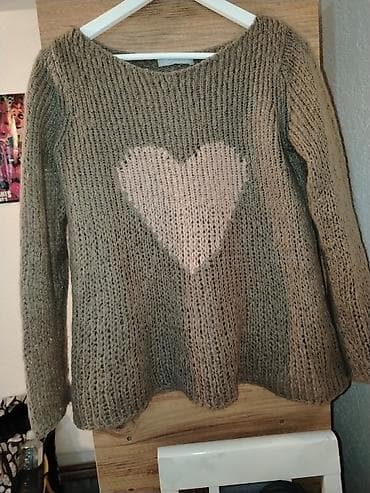 Džemper sa srcem – pleteni, dugih rukava, u toploj bež/smeđoj nijansi na lalafo.rs Džemper sa srcem – pleteni, dugih rukava, u toploj bež/smeđoj nijansi