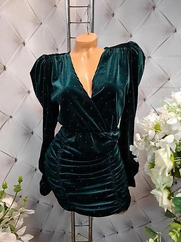 dve suknje po: Elegantna kratka haljina od mekog somota sa diskretnim svetlucavim at lalafo.rs — 1 dve suknje po: Elegantna kratka haljina od mekog somota sa diskretnim svetlucavim — 1
