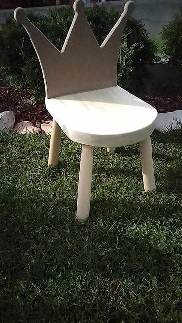 Četiri dečije stolice od svetlog drveta, svaka sa različitim dizajnom na lalafo.rs — 4 Četiri dečije stolice od svetlog drveta, svaka sa različitim dizajnom — 4