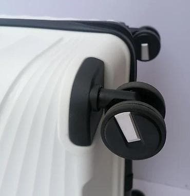 Travel suitcases and bags: Tvrdi kofer na točkiće – kabinski format - Materijal: lagani i at lalafo.rs — 3 Travel suitcases and bags: Tvrdi kofer na točkiće – kabinski format - Materijal: lagani i — 3