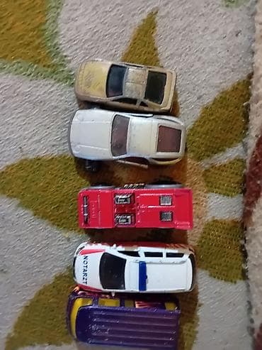 Figurines & Models: Kolekcija metalnih autića – razni modeli i boje - Ukupno više at lalafo.rs — 1 Figurines & Models: Kolekcija metalnih autića – razni modeli i boje - Ukupno više — 1