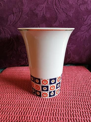 Antikviteti: Vaza nova porcelanska 70te. Visina. 15cm. Stopa. 7cm na lalafo.rs — 3 Antikviteti: Vaza nova porcelanska 70te. Visina. 15cm. Stopa. 7cm — 3