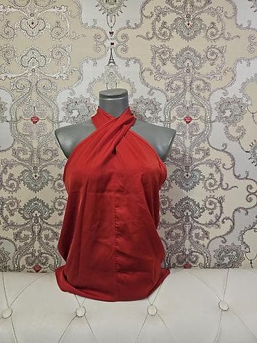 Novo!!! Elegantna crvena majica sa preklopljenim halter izrezom - na lalafo.rs Novo!!! Elegantna crvena majica sa preklopljenim halter izrezom -