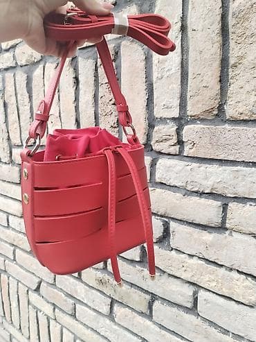 zenske original guess: Mala kozna torba nova
24*16 na lalafo.rs — 2 zenske original guess: Mala kozna torba nova
24*16 — 2