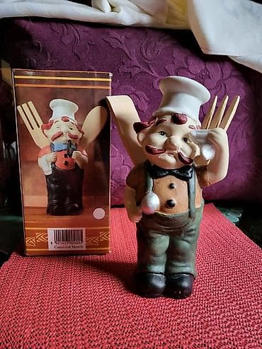 Kuvar nov,drzac za kuhinju italijanski. Na kutiji pise porcelan ali at lalafo.rs Kuvar nov,drzac za kuhinju italijanski. Na kutiji pise porcelan ali