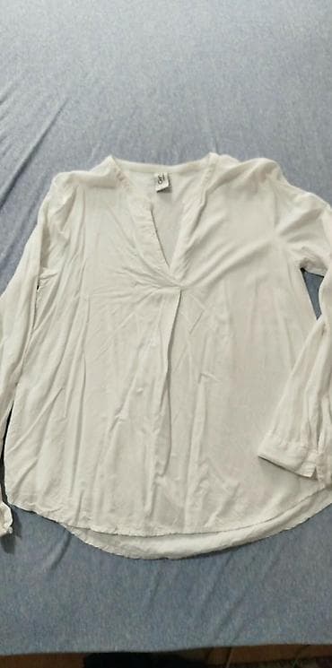 kom sa etiketom: Ženske bele bluze – brend Esay - Model 1: lagana bluza bez rukava sa at lalafo.rs — 3 kom sa etiketom: Ženske bele bluze – brend Esay - Model 1: lagana bluza bez rukava sa — 3