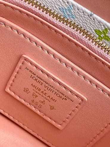 Louis Vuitton x Murakami – mini torba sa ručkom i kaišem - Model na lalafo.rs — 2 Louis Vuitton x Murakami – mini torba sa ručkom i kaišem - Model — 2