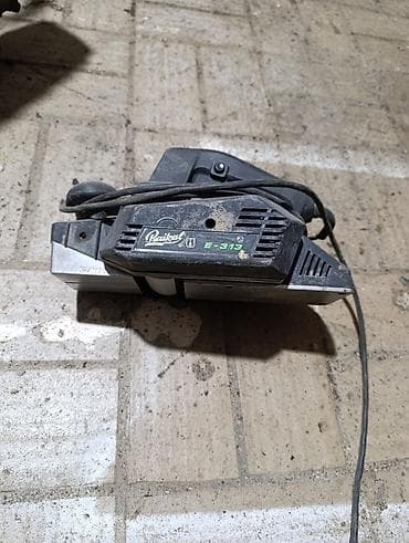 Električna traka brusilica Raikal E-313 Opis: - Model: Raikal E-313 - na lalafo.rs Električna traka brusilica Raikal E-313 Opis: - Model: Raikal E-313 -