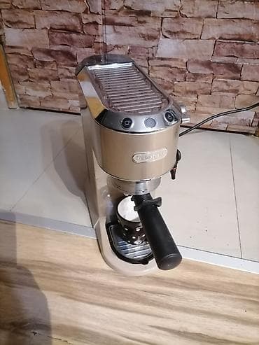 De’Longhi espresso aparat – ručni, kompaktan model sa portafilterom - na lalafo.rs — 1 De’Longhi espresso aparat – ručni, kompaktan model sa portafilterom - — 1
