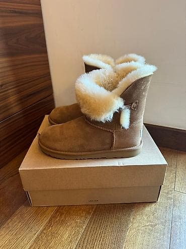 Ugg obuća 37, bоја - Braon na lalafo.rs — 1 Ugg obuća 37, bоја - Braon — 1