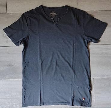 Super JACK & JONES majica - M-L Odlicna Jack & Jones pamucna na lalafo.rs — 1 Super JACK & JONES majica - M-L Odlicna Jack & Jones pamucna — 1