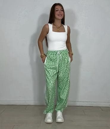 Pantalone
Cena 2400
Uni vel.
V19 na lalafo.rs Pantalone
Cena 2400
Uni vel.
V19
