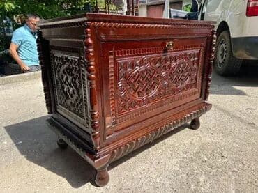 Antique Dressers: Stilski sanduk / komoda za posteljinu - MOGUĆ PREVOZ U dobrom stanju at lalafo.rs — 4 Antique Dressers: Stilski sanduk / komoda za posteljinu - MOGUĆ PREVOZ U dobrom stanju — 4