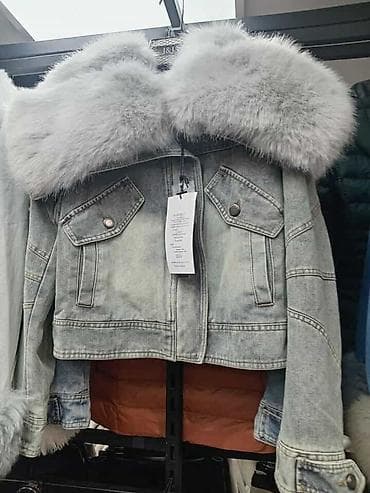 Ženska teksas jakna sa dugim rukavima, u svetlo plavoj boji sa blagim na lalafo.rs Ženska teksas jakna sa dugim rukavima, u svetlo plavoj boji sa blagim