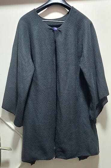 Crni ženski kardigan/pončo bez kopčanja - Boja: crna - Kroj: ravno na lalafo.rs — 2 Crni ženski kardigan/pončo bez kopčanja - Boja: crna - Kroj: ravno — 2