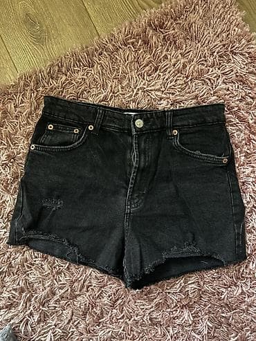 Crne teksas šorts pantalone sa visokim strukom. Klasičan petodžepni na lalafo.rs Crne teksas šorts pantalone sa visokim strukom. Klasičan petodžepni