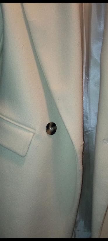 Elegantan ženski kaput u krem/bež boji, klasičnog ravnog kroja do na lalafo.rs — 6 Elegantan ženski kaput u krem/bež boji, klasičnog ravnog kroja do — 6