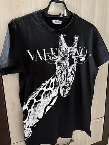 Crna majica sa kratkim rukavima, sa velikim belim printom žirafe preko na lalafo.rs — 3 Crna majica sa kratkim rukavima, sa velikim belim printom žirafe preko — 3