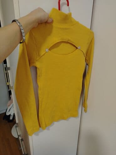 Nova polurolka i dzemper
XS na lalafo.rs Nova polurolka i dzemper
XS