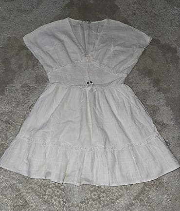 Dresses: Bela, lepršava haljina sa kratkim rukavima i V izrezom. Haljina ima at lalafo.rs — 2 Dresses: Bela, lepršava haljina sa kratkim rukavima i V izrezom. Haljina ima — 2