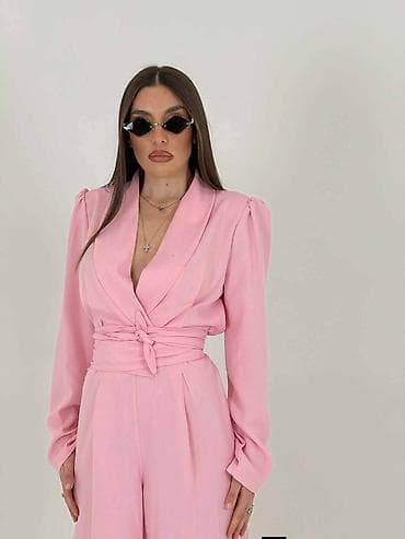 Ženski elegantni kombinezon sa rever kragnom i dugim rukavima. - na lalafo.rs — 5 Ženski elegantni kombinezon sa rever kragnom i dugim rukavima. - — 5