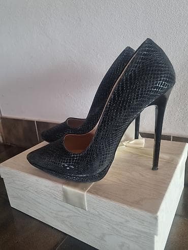 Zenske salonke kroko br 39
Nove na lalafo.rs — 1 Zenske salonke kroko br 39
Nove — 1