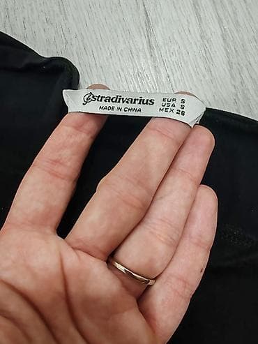 Predivna crna midi haljina Gornji deo sa elastinom, donji (suknja) bez na lalafo.rs — 4 Predivna crna midi haljina Gornji deo sa elastinom, donji (suknja) bez — 4