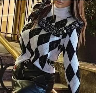 Džemper sa argyle šarom i volanima - Klasičan crno‑beli argyle (romb) na lalafo.rs — 1 Džemper sa argyle šarom i volanima - Klasičan crno‑beli argyle (romb) — 1