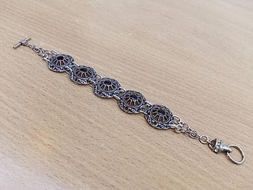 Narukvica sa ornamentima 2 Narukvica sa ornamentima. Ukupna na lalafo.rs — 3 Narukvica sa ornamentima 2 Narukvica sa ornamentima. Ukupna — 3