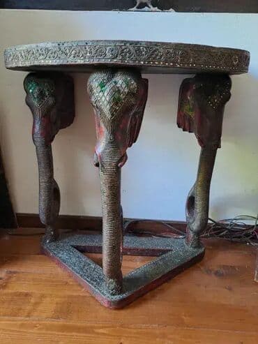 Stilske konzole: Stara indiska konzola koju drze tri slona koja je optocena staklicima na lalafo.rs — 3 Stilske konzole: Stara indiska konzola koju drze tri slona koja je optocena staklicima — 3