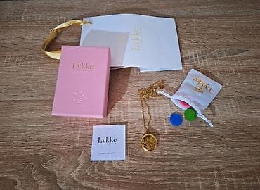 Nov Lykke Coral medaljon ogrlica čelik sa 18 karatnom pozlatom Nov na lalafo.rs — 4 Nov Lykke Coral medaljon ogrlica čelik sa 18 karatnom pozlatom Nov — 4