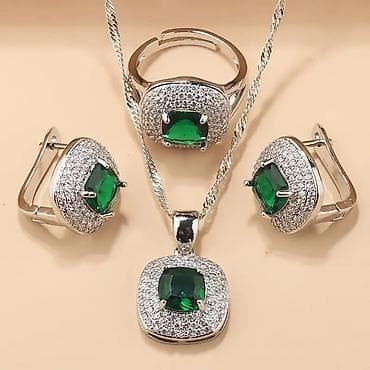 Jewellery sets: Komplet nakita – ogrlica, prsten i minđuše - Elegantni set od četiri at lalafo.rs — 3 Jewellery sets: Komplet nakita – ogrlica, prsten i minđuše - Elegantni set od četiri — 3