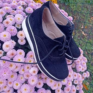 Crne ženske oksford cipele od brušene kože sa pertlama. Gornjište je na lalafo.rs — 1 Crne ženske oksford cipele od brušene kože sa pertlama. Gornjište je — 1